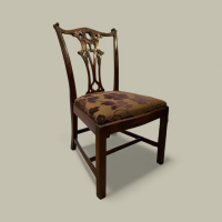 Extendable dining table, 6 chairs and 2 carvers thumbnail