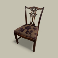 Extendable dining table, 6 chairs and 2 carvers thumbnail