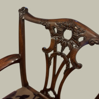 Extendable dining table, 6 chairs and 2 carvers thumbnail