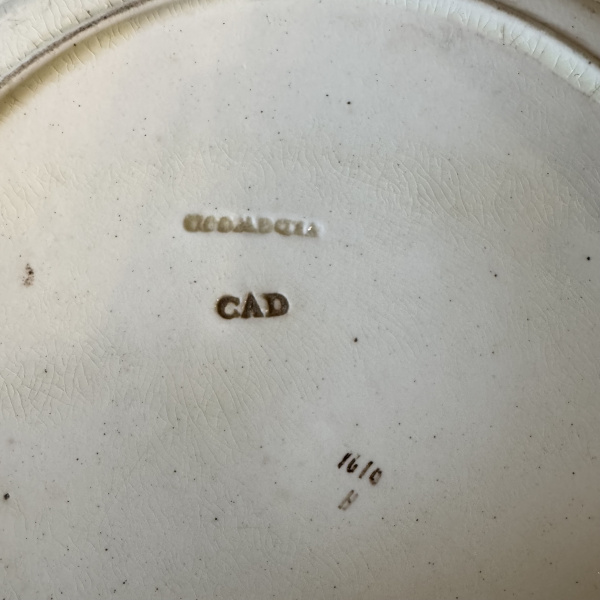Wedgwood majolica dinner plates x 9. 19th Century