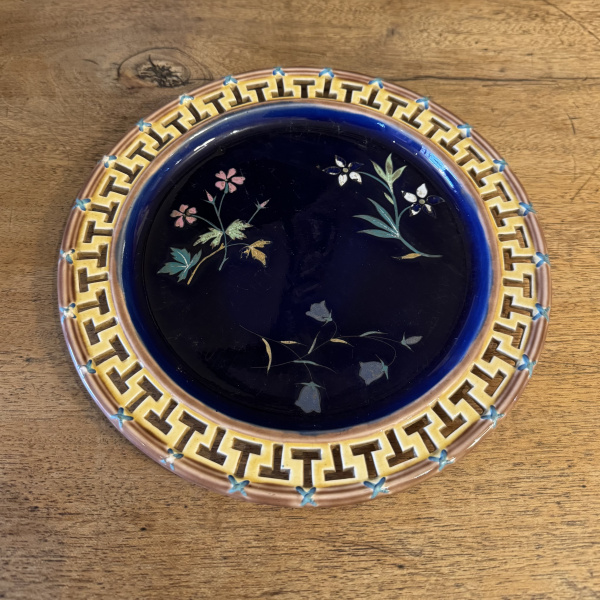 Wedgwood majolica dinner plates x 9. 19th Century