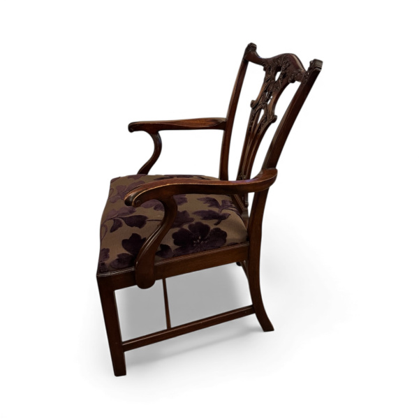 Extendable dining table, 6 chairs and 2 carvers