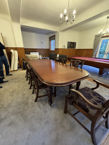 Extendable dining table, 6 chairs and 2 carvers